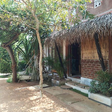 Lucky Holiday Home Anuradhapura Bagian luar foto