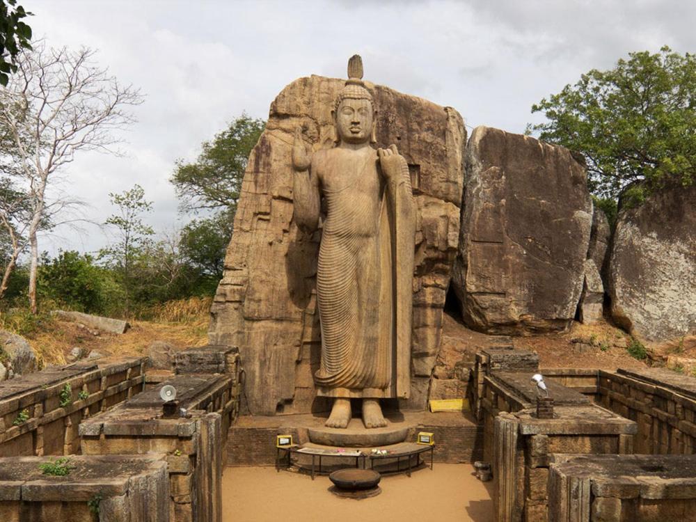 Lucky Holiday Home Anuradhapura Bagian luar foto