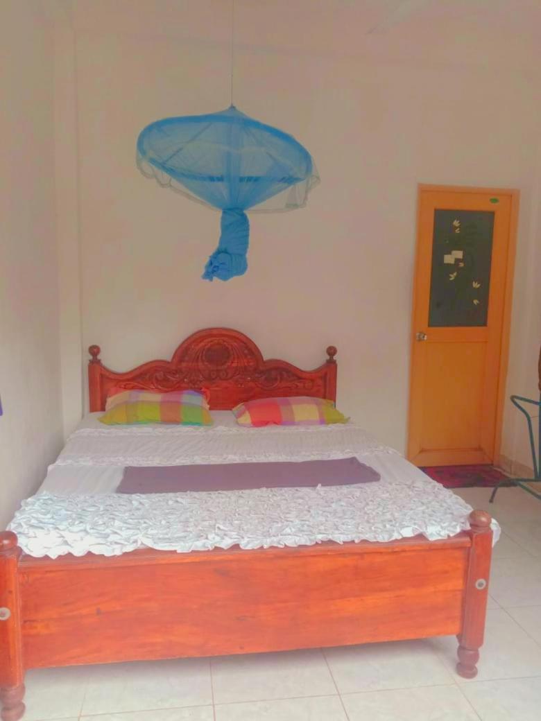 Lucky Holiday Home Anuradhapura Bagian luar foto