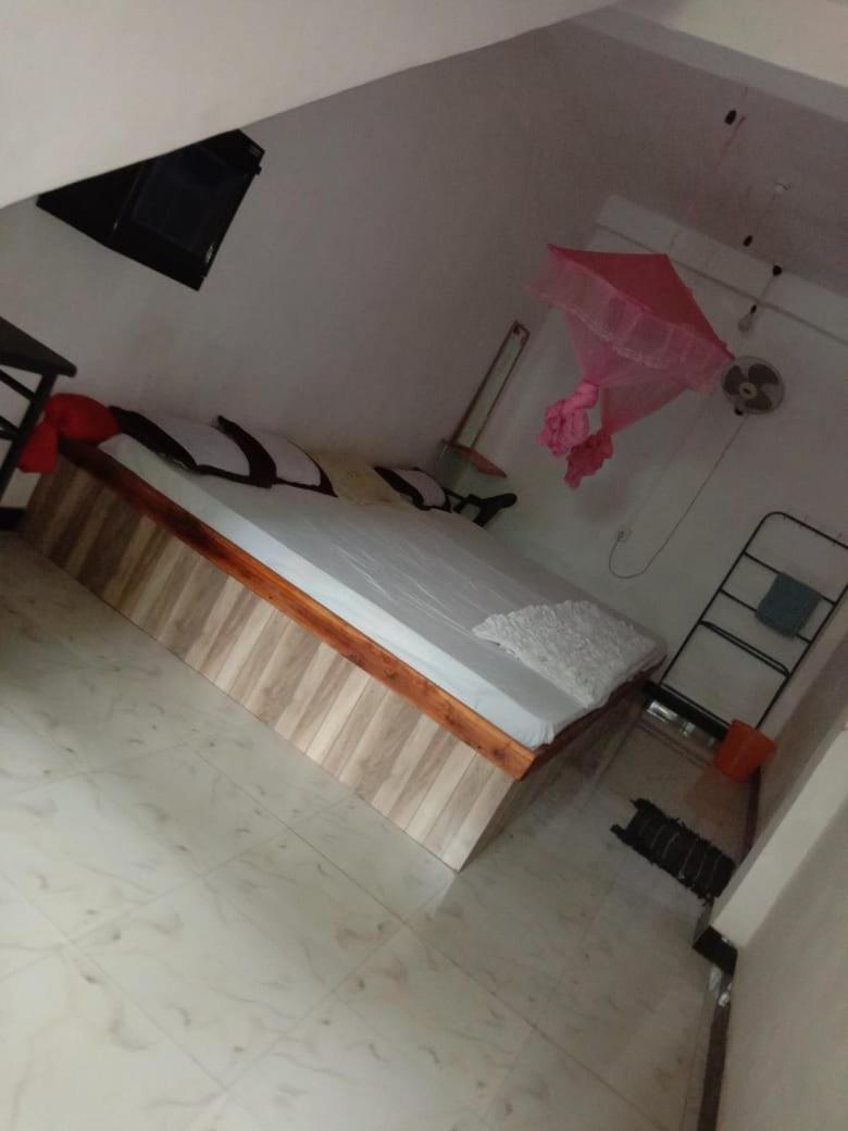 Lucky Holiday Home Anuradhapura Bagian luar foto