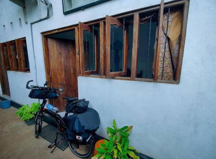 Lucky Holiday Home Anuradhapura Bagian luar foto