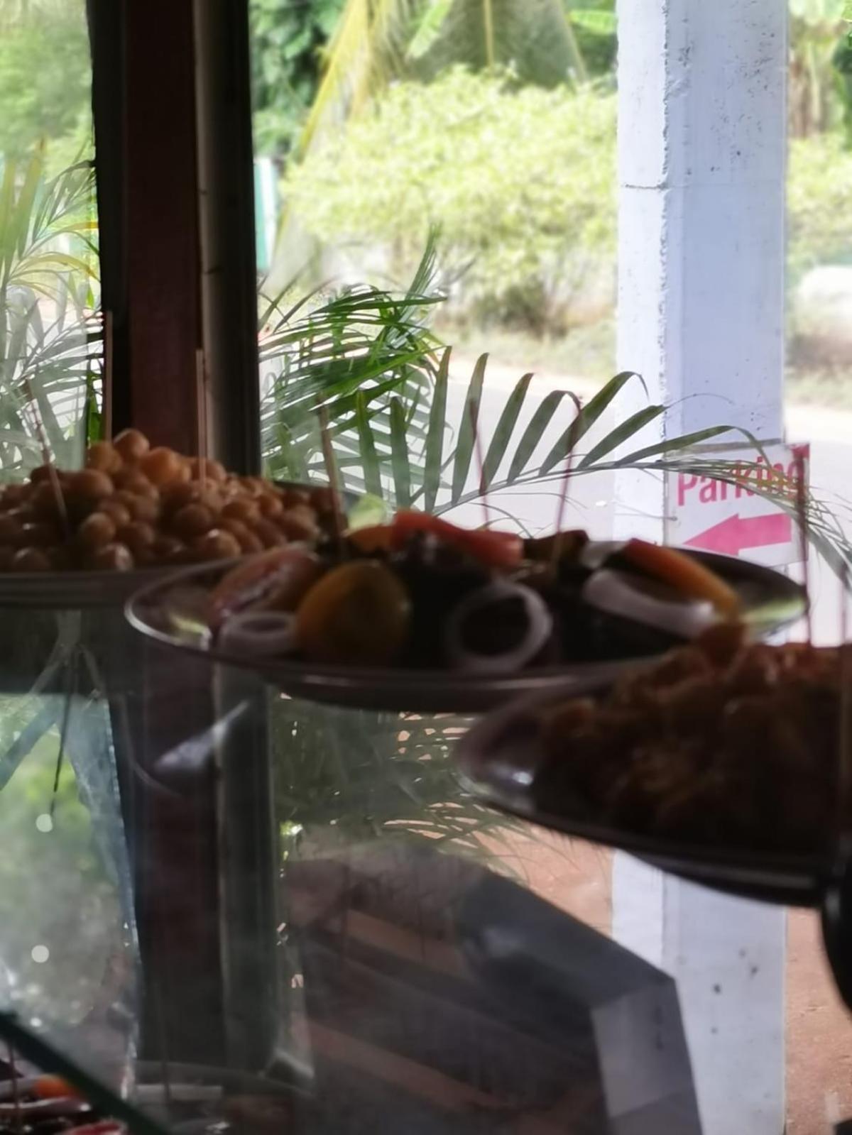 Lucky Holiday Home Anuradhapura Bagian luar foto