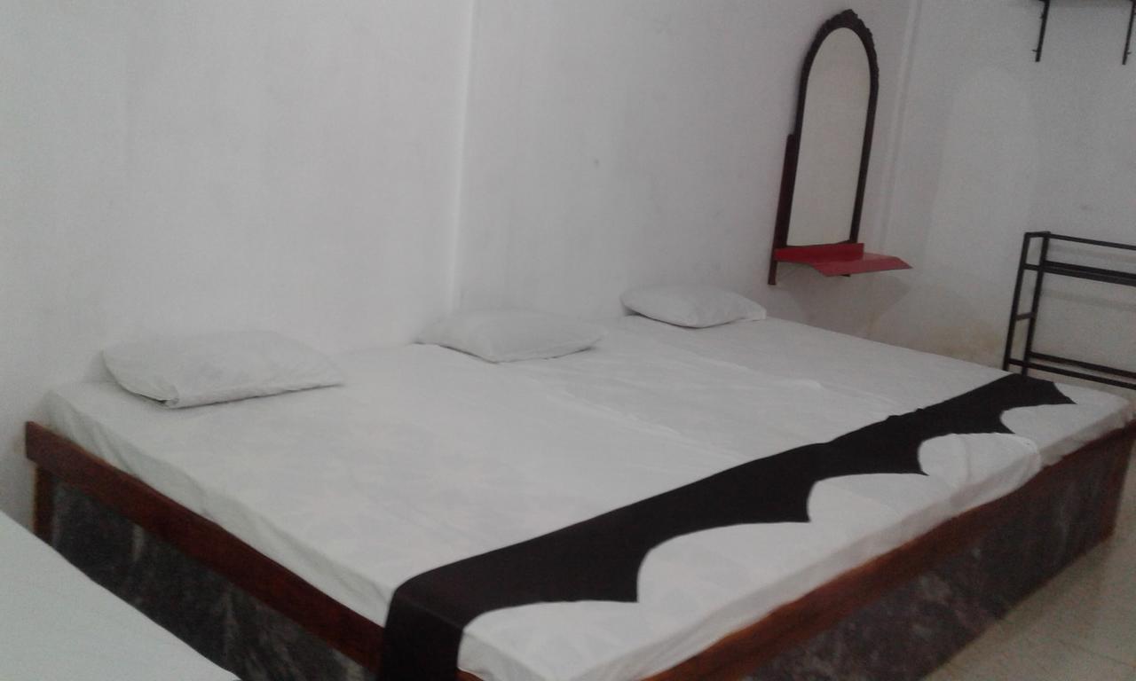 Lucky Holiday Home Anuradhapura Bagian luar foto